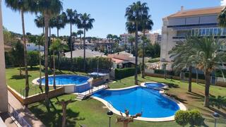 Pis a L´Albir. Cerca de la playa, comercios y servicios, encontrará este maravi