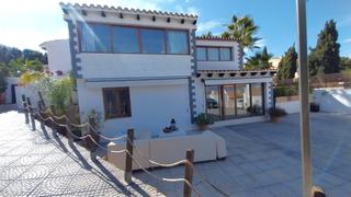 Casa a L´Albir. Tenemos una hermosa villa ubicada en el encantador pueblo de alb