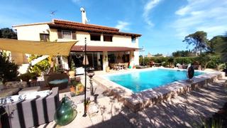 Casa a L´Albir. Esta encantadora villa de estilo mediterráneo se encuentra cerca