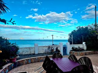 Casa a L´Albir. Increíble propiedad en primera línea de playa nos enorgullece pr