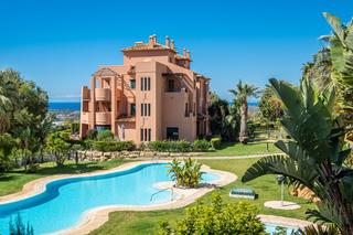 Apartament a Golf Bahía. Presentamos este hermoso y espacioso apartamento de dos habitaci