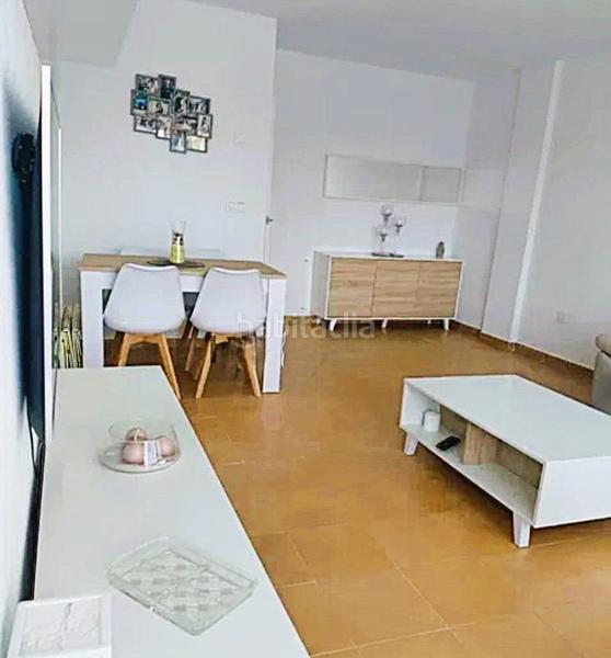 Foto 59e22774-d752-46a0-87b5-a14afc7024c9. Piso el apartamento cuenta con un amplio salóncomedor con acceso directo a una soleada terraza con vistas a los jardines comunitarios. en Alfàs del Pi (l´)