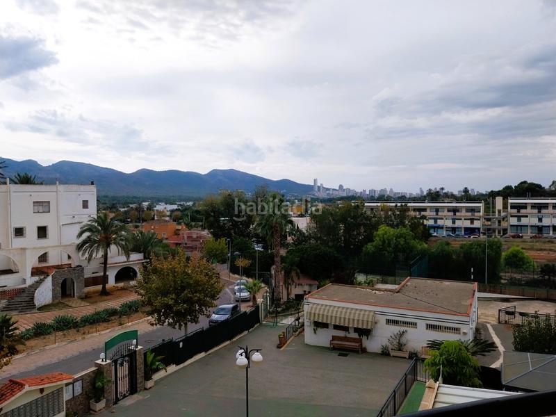 Foto d023da7e-cb50-4dcd-a950-1fb4874019d4. Piso el apartamento cuenta con un amplio salóncomedor con acceso directo a una soleada terraza con vistas a los jardines comunitarios. en Alfàs del Pi (l´)