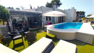 Xalet a El Tossal-Bello Horizonte. Una hermosa villa ubicada en la nucia. esta villa, parcialmente