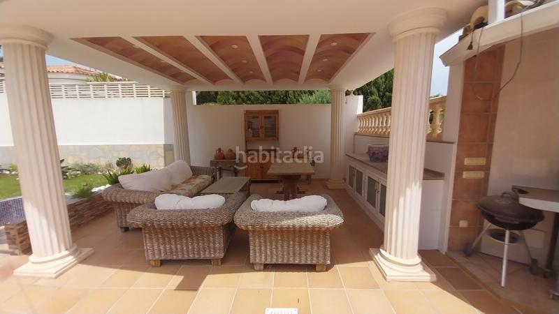 Foto 00c077ca-3597-4365-866e-f7124b1934c6. Casa pareada preciosa chalet ubicada en la bonita urbanización denbsppanorama en la nucia. esta casa tiene 281 m de construidos en una parcela en Nucia (la)