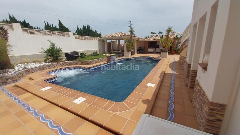 Foto 0aee3947-5973-4e56-a717-fc5b6f5cbf1e. Casa pareada preciosa chalet ubicada en la bonita urbanización denbsppanorama en la nucia. esta casa tiene 281 m de construidos en una parcela en Nucia (la)