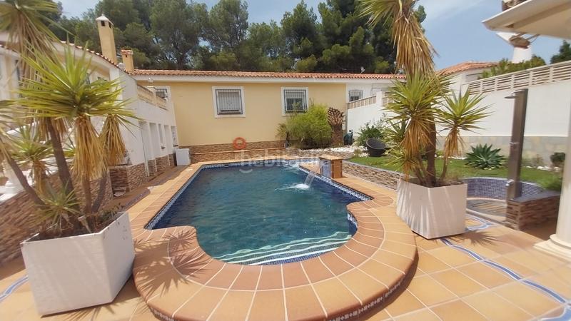 Foto cb8ff6ed-97db-4b3b-961b-5b58b0987c9e. Casa pareada preciosa chalet ubicada en la bonita urbanización denbsppanorama en la nucia. esta casa tiene 281 m de construidos en una parcela en Nucia (la)