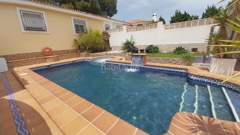 Foto f284f28f-2aca-4cca-b93f-9417cf7edd22. Casa pareada preciosa chalet ubicada en la bonita urbanización denbsppanorama en la nucia. esta casa tiene 281 m de construidos en una parcela en Nucia (la)