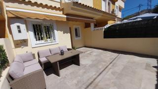 Casa adossada a L´Albir. Esta casa está totalmente reformada 2025 con materiales de calid