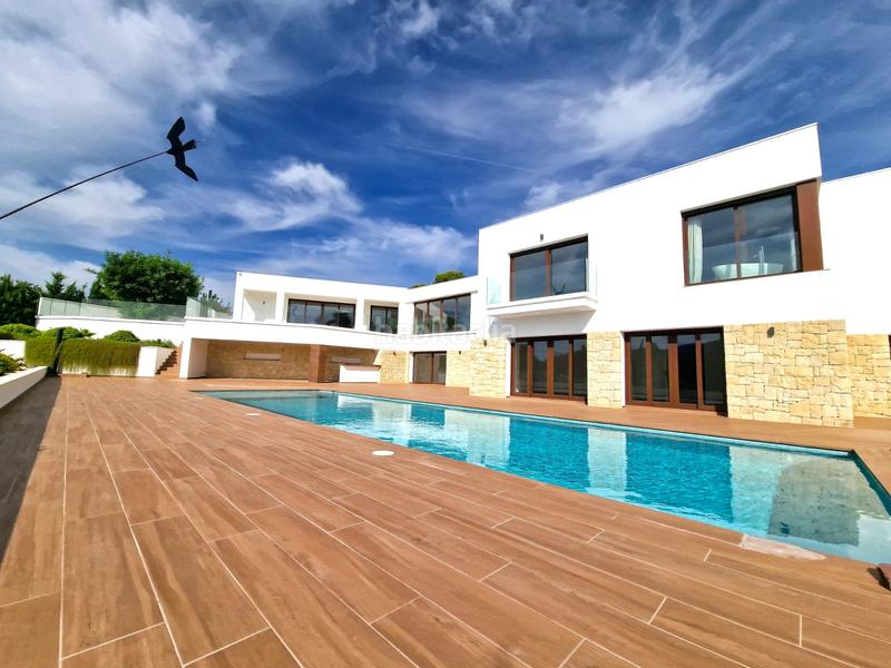 Foto 51af4a38-38a8-40d2-b218-d4541dd47ea4. Casa amb calefacció aparcament piscina a Pueblo-Ubanizaciones Alfàs del Pi (l´)