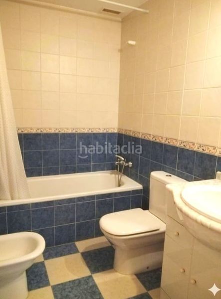 Foto 0ccb8b1d-c60e-46d8-8575-ad4bdbb94b16. Casa aparellada amb xemeneia calefacció aparcament a Álamo (El)