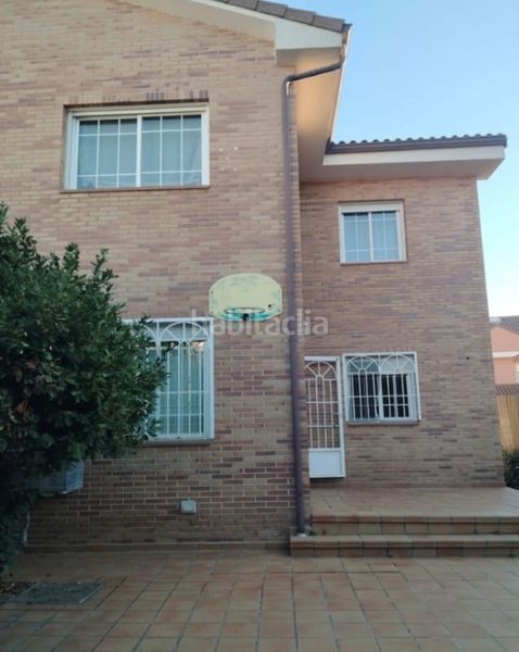 Foto 309977bc-2da1-49af-8c0b-5b2ac626c16e. Casa aparellada amb xemeneia calefacció aparcament a Álamo (El)