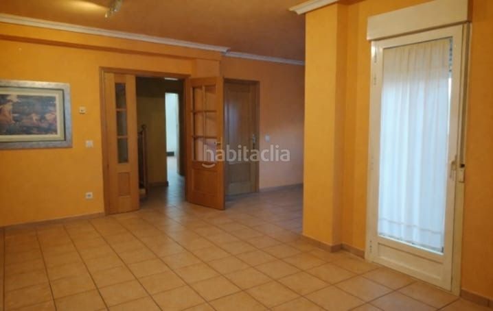 Foto 8e2c21a2-93e1-4fa4-9c3e-3bdfb7b0bb84. Casa aparellada amb xemeneia calefacció aparcament a Álamo (El)