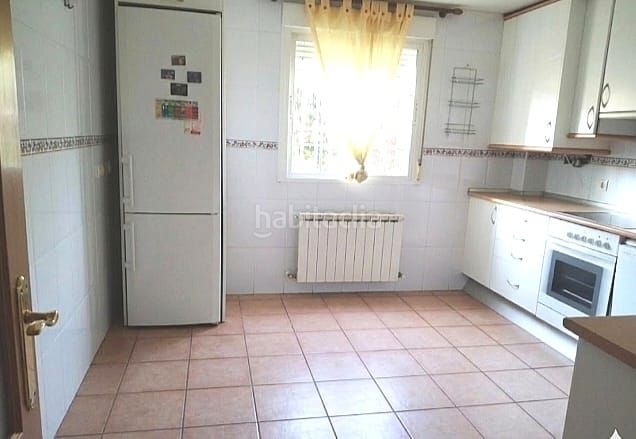 Foto c91e7618-0e13-43c6-b524-498ca5bc8bb6. Casa aparellada amb xemeneia calefacció aparcament a Álamo (El)