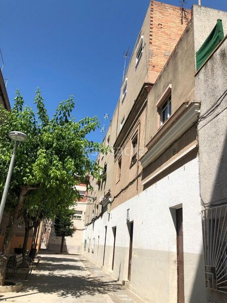 Foto fd4c9801-d8c5-4072-ae97-721d7ccbf4fb. Piso en passatge padrosa 3 oportunidad inversor! 3 bloques en Llagosta (La)