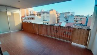 Miete Etagenwohnung  Carrer indústria. Piso muy luminoso con parking en zona centro