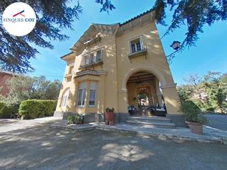 Maison  Carretera de cànoves. Exclusiva casa modernista en venta en la mejor zona de cardedeu