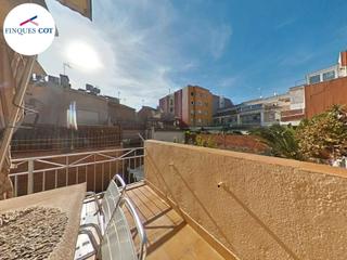 Maison jumelée  Carrer de la muralla. Casa amb pati i garatge al centre de granollers – una oportunita