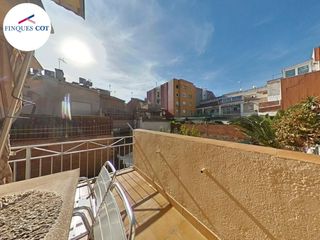 Semi detached house  Carrer de la muralla. Casa amb pati i garatge al centre de granollers � una oportunita