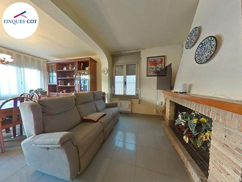 Foto 5b9cf39e-c4e1-4c3c-924e-b12e1cec5b34. Casa  amb terreny i dos pisos llogats en Roca del Vallès (La)