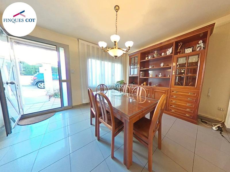 Foto 5cf00531-f544-43fd-aa69-6f04d5989f3c. Casa  amb terreny i dos pisos llogats en Roca del Vallès (La)