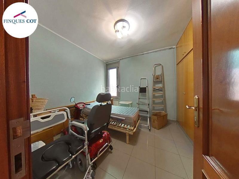 Foto f1c1d804-1cf7-46a1-9dae-0583883fa219. Casa  amb terreny i dos pisos llogats en Roca del Vallès (La)