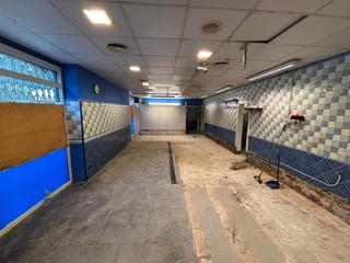 Location Local commercial  Passeig cristòfol colom 32. A 2 minuts de l’estació de tren