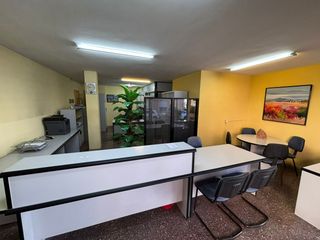 Alquiler Local Comercial en Carrer de la font de l'escot 30. Local comercial de 72 m� en lloguer a granollers