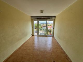 Flat  Carrer del pallars. 3 habitacions amb gran pati de llums