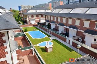 Casa  República de panamá. Chalet pareado en laredo con garaje y piscina.
