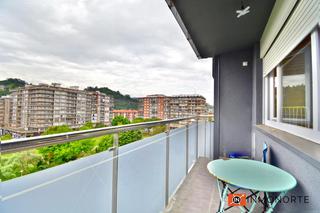 Appartamento  Padre ignacio ellacura. Piso en el centro de laredo con terraza y vistas.