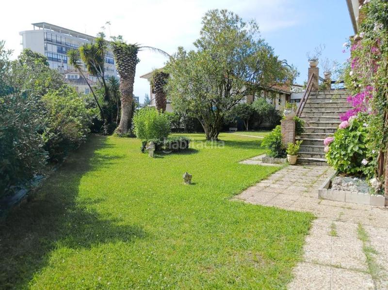 Foto 0732e056-4b4d-4b8a-bce4-4825b6cb48c9. Casa pareada  con jardín . en Zona Playa Laredo