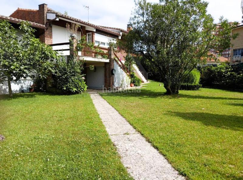 Foto 1dfa41d0-dc55-4163-a48f-155a9dbfcc13. Casa pareada  con jardín . en Zona Playa Laredo