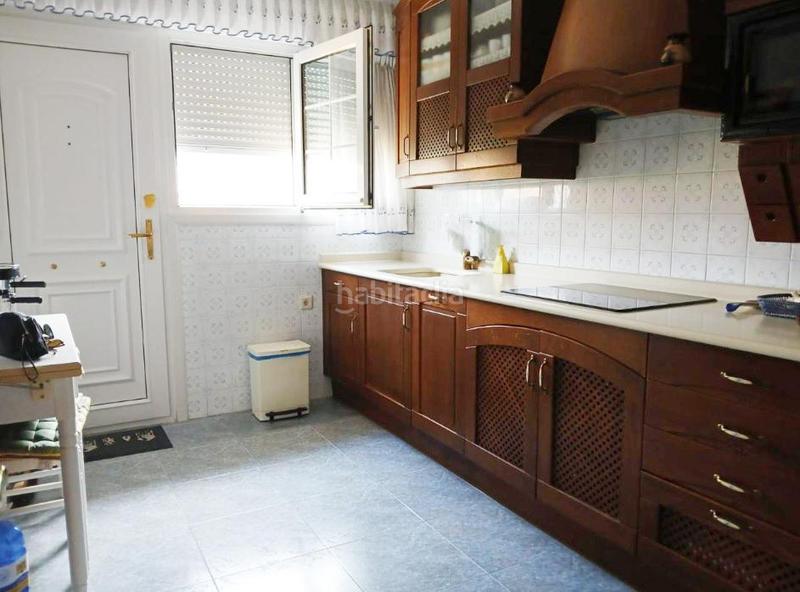 Foto 4a834daa-cb50-4c21-b3d4-f77dbc2a0ba8. Casa pareada  con jardín . en Zona Playa Laredo