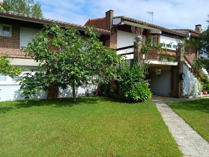 Foto 96eb345d-398f-4037-bd35-ef7092e83640. Casa pareada  con jardín . en Zona Playa Laredo
