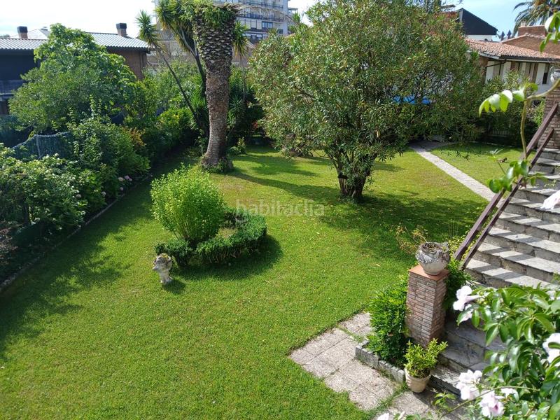 Foto b36b135c-f369-4409-b9b4-b6adad3b16ca. Casa pareada  con jardín . en Zona Playa Laredo