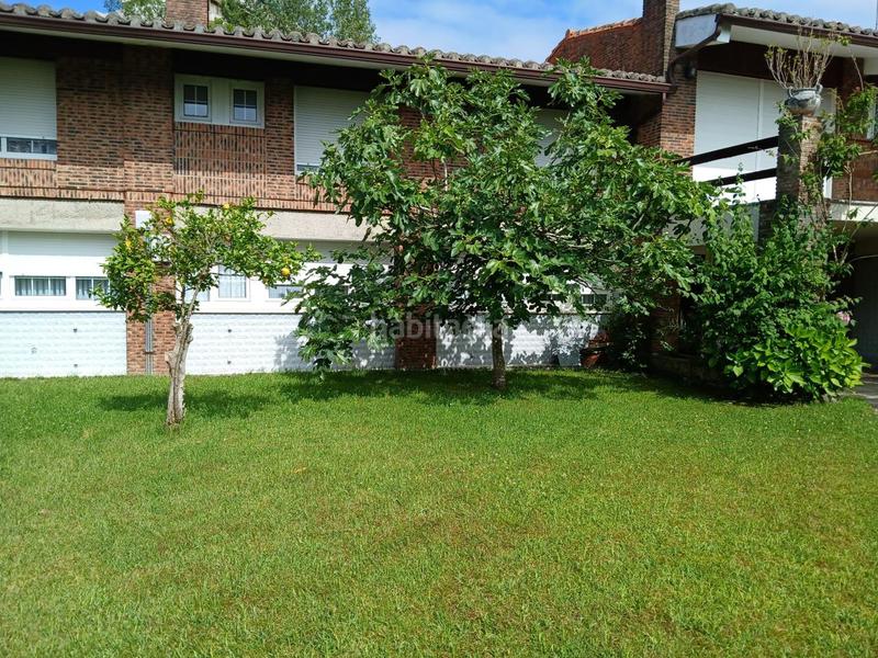 Foto bef2eafe-df30-47b4-b03c-b8eeded95035. Casa pareada  con jardín . en Zona Playa Laredo