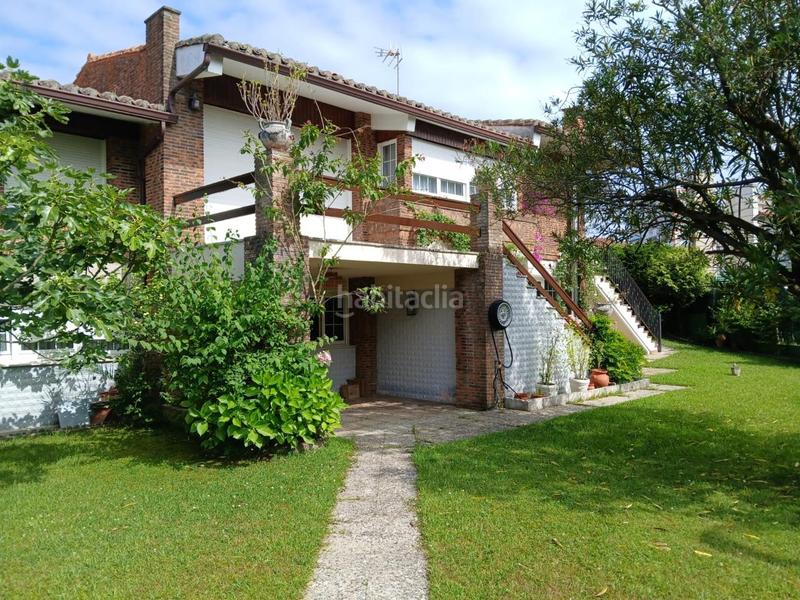 Foto ee0b6e7f-bb28-4c76-87d1-bfcdedefdf3f. Casa pareada  con jardín . en Zona Playa Laredo