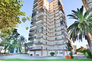 Appartement  República de costa rica. Piso reformado con vistas al mar en laredo.