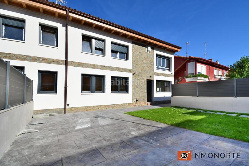 Foto 3a8a2e86-0832-4797-a844-b207cb9fdbcf. Planta baja bajo con jardín a estrenar . en Centro Laredo