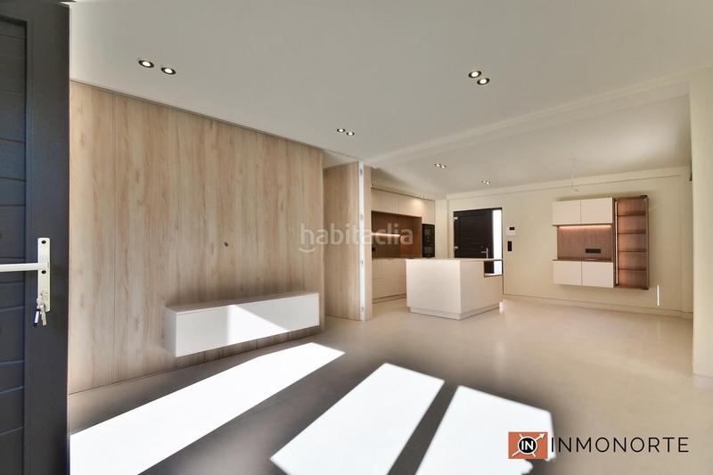 Foto 640f5f42-a1f8-48d4-a773-680136893542. Planta baja bajo con jardín a estrenar . en Centro Laredo