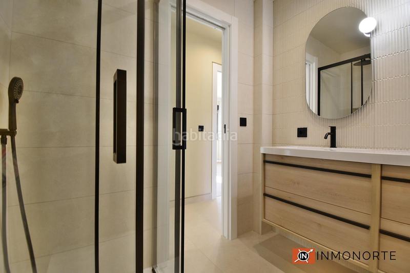 Foto 8880abe3-6dd2-46f0-8e5d-22b233bb83ee. Planta baja bajo con jardín a estrenar . en Centro Laredo