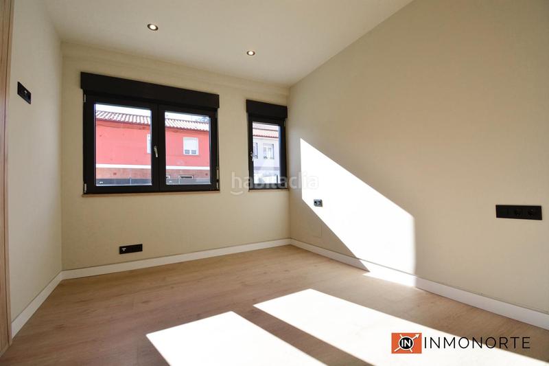 Foto 90386d15-0e98-4b0f-8efe-95470196fb7b. Planta baja bajo con jardín a estrenar . en Centro Laredo