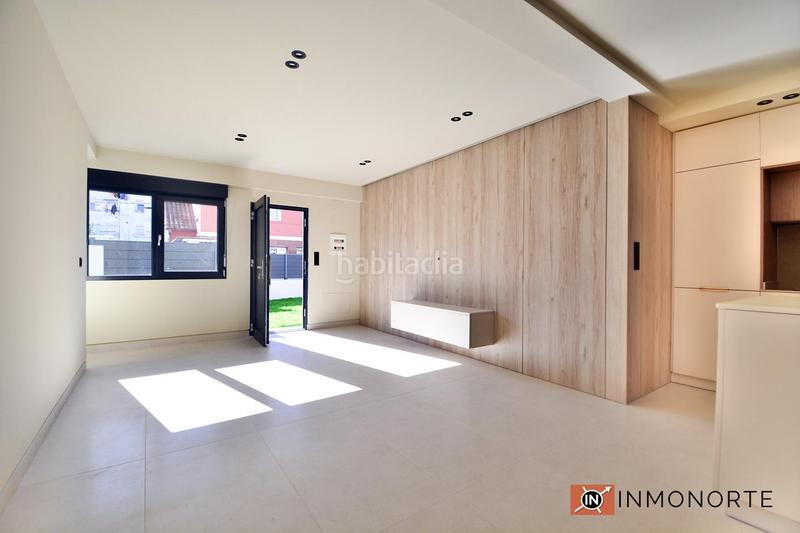 Foto bc1080cf-3e64-450d-a59e-468cc26c8c02. Planta baja bajo con jardín a estrenar . en Centro Laredo