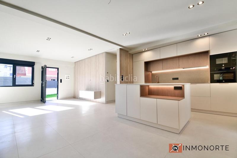 Foto ccc9bf28-f478-49a6-b8b3-9c9a78c8388b. Planta baja bajo con jardín a estrenar . en Centro Laredo