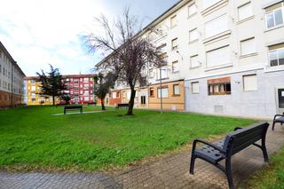 Pis  ngel gutirrez unze. Piso en el centro de laredo primera lnea de playa