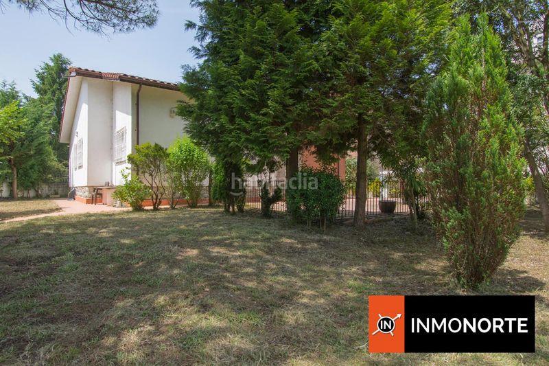 Foto 703d6f4e-9a52-406e-8294-2d2f6c6848cf. Casa amb calefacció a Carlos V Laredo