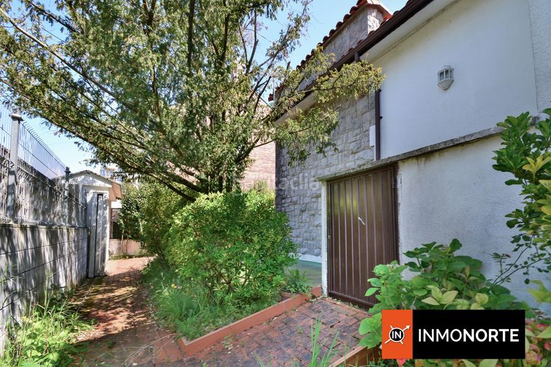 Foto c460db0a-e291-4e1d-a45f-d445d063caf7. Casa amb calefacció a Carlos V Laredo