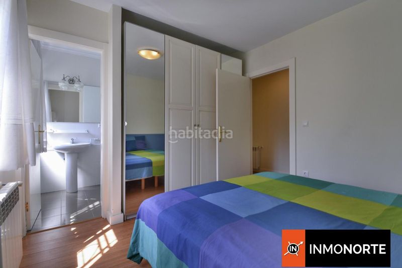 Foto c8586806-1f79-4a50-8bbb-0e611334921e. Casa amb calefacció a Carlos V Laredo