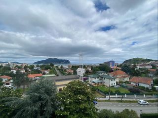 Rent Flat  Calle padre ignacio ellacuría. Piso en alquiler para todo el año en laredo con vistas al mar.